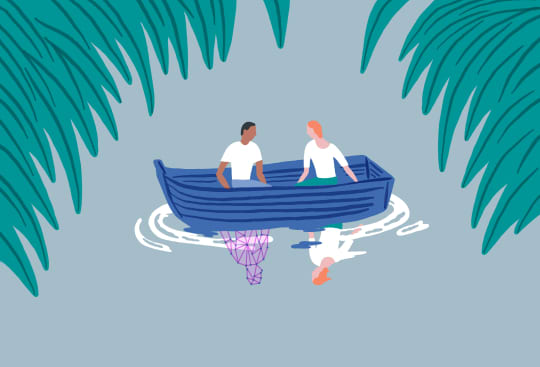 ¿Podrán las IA ayudarnos a combatir la epidemia de soledad? Ilustración de dos personas sentadas en una pequeña barca sobre el agua. La pareja, compuesta por un hombre de piel oscura y una mujer de piel clara, está rodeada por grandes hojas verdes que enmarcan la escena desde arriba. Bajo el agua, el reflejo de la mujer muestra una figura geométrica en tonos rosados y morados, creando un contraste con la imagen real. El ambiente sugiere una atmósfera tranquila y simbólica.