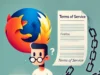 Los nuevos Términos de Uso de Mozilla: ¿Un peligro para la propiedad intelectual de los usuarios? Ilustración en estilo plano y moderno que representa preocupaciones sobre la privacidad en navegadores web. En la imagen, un usuario con gafas y expresión confundida está sentado frente a su laptop, que tiene un logotipo similar al de Firefox. Detrás de él, un gran logo de Firefox domina el fondo. Un documento flotante titulado 'Terms of Service' (Términos de Servicio) está conectado al usuario por una cadena, simbolizando restricciones impuestas por los términos legales.