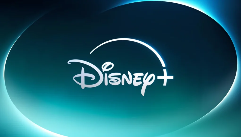 Logotipo de Disney Plus con fondo degradado azul y verde, mostrando la palabra 'Disney' en su tipografía característica seguida del símbolo '+', y una curva brillante que atraviesa desde la 'D' hasta el signo más, representando una estela luminosa.